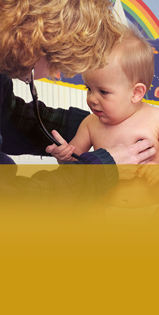 Baby receiving care for pulmonary treatment