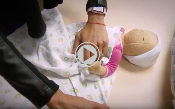 How to Swaddle a Newborn Baby in a Blanket